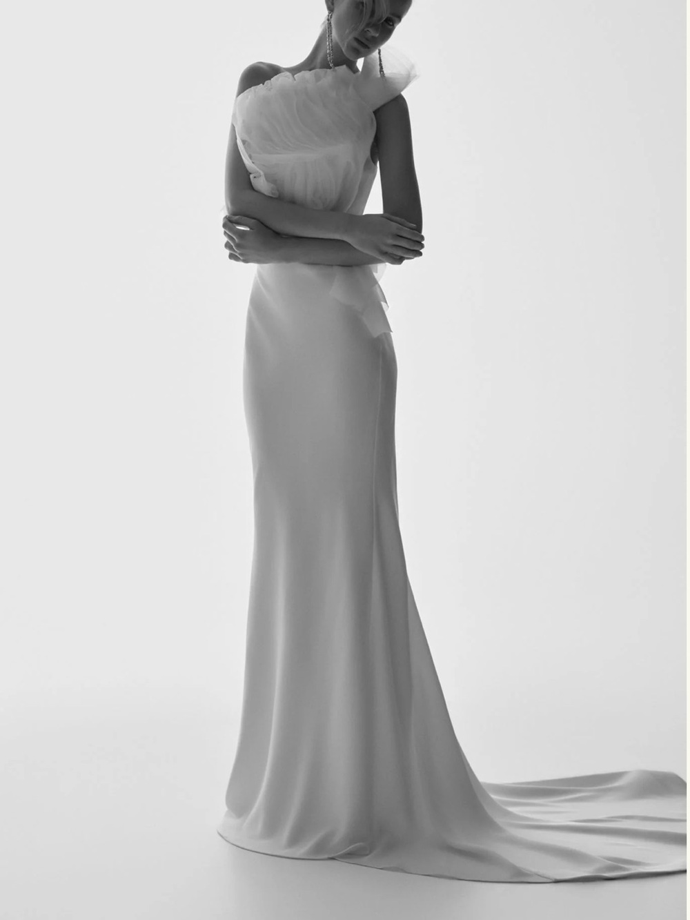 Meshki Clara
Fishtail Maxi Skirt - White